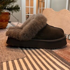Ugg Slippers Size 7 Gray